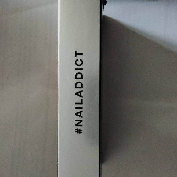 Ardell Professional Color/ Metallic Red Nails Kit. - Picture 3 of 3